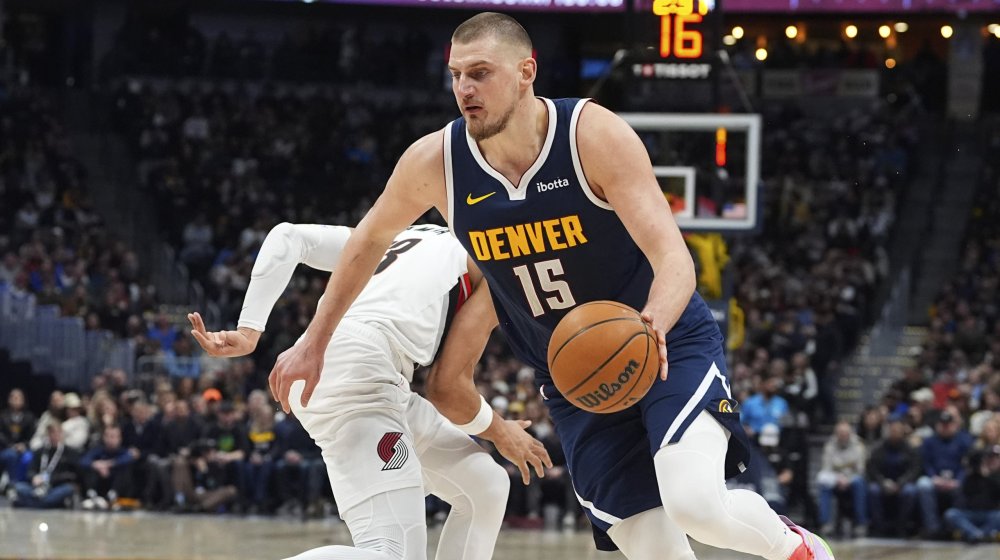 Marej promašio slobodno bacanje, a onda je Jokić postigao koš koji je razgalio navijače Denvera (VIDEO) 1