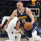Marej promašio slobodno bacanje, a onda je Jokić postigao koš koji je razgalio navijače Denvera (VIDEO) 9