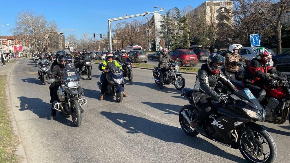 Bajkeri na putu ka jednom od mostova koji studenti blokiraju