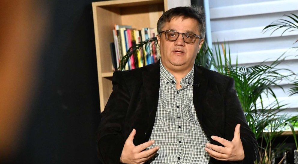 "Božanstvo koje rešava sve": I Vučić priznao da država ne postoji 2