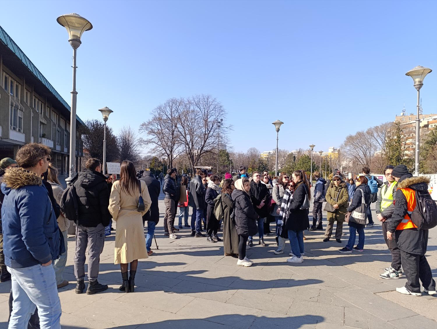 "Ulica raća nobelovce": "Putujuće pozorište" od Hrama Svetog Save do Narodnog pozorišta (FOTO; VIDEO) 3 "Ulica raća nobelovce": "Putujuće pozorište" od Hrama Svetog Save do Narodnog pozorišta (FOTO; VIDEO) 3