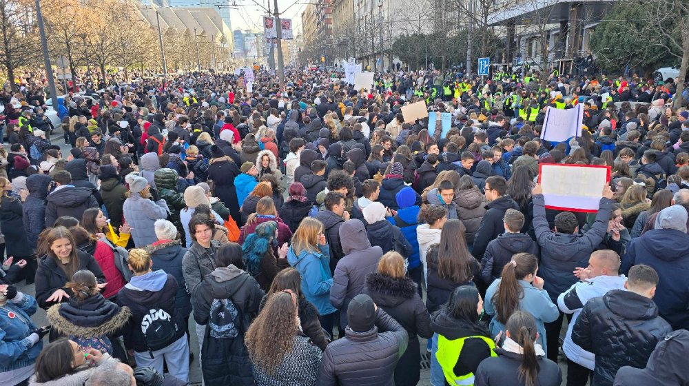 Nepoznate osobe upale u Gimnaziju Lebane tokom blokade, roditelji zabrinuti za bezbednost dece 1