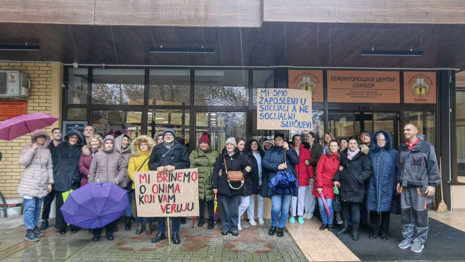 "Istorijska plata nikad minimalnija": Sindikat zaposlenih u socijalnoj zaštiti održao jednočasovni štrajk upozorenja (FOTO) 4