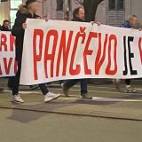 Pančevci od novembra blokiraju raskrsnicu, saobraćajna policija ih danas prvi put legitimisala 14