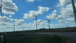 Regulatorni institut za obnovljivu energiju i životnu sredinu (RERI) ocenio je danas da je namerama privatne kompanije "Wind park Samoš" da na 17.000 hektara između opština Kovačica i Alibunar izgradi vetropark sa 142 turbine, zasmetao meteorološki radarski centar "Samoš" oko kojeg se u krugu od 10 kilometara ne smeju postavljati vetroturbine.