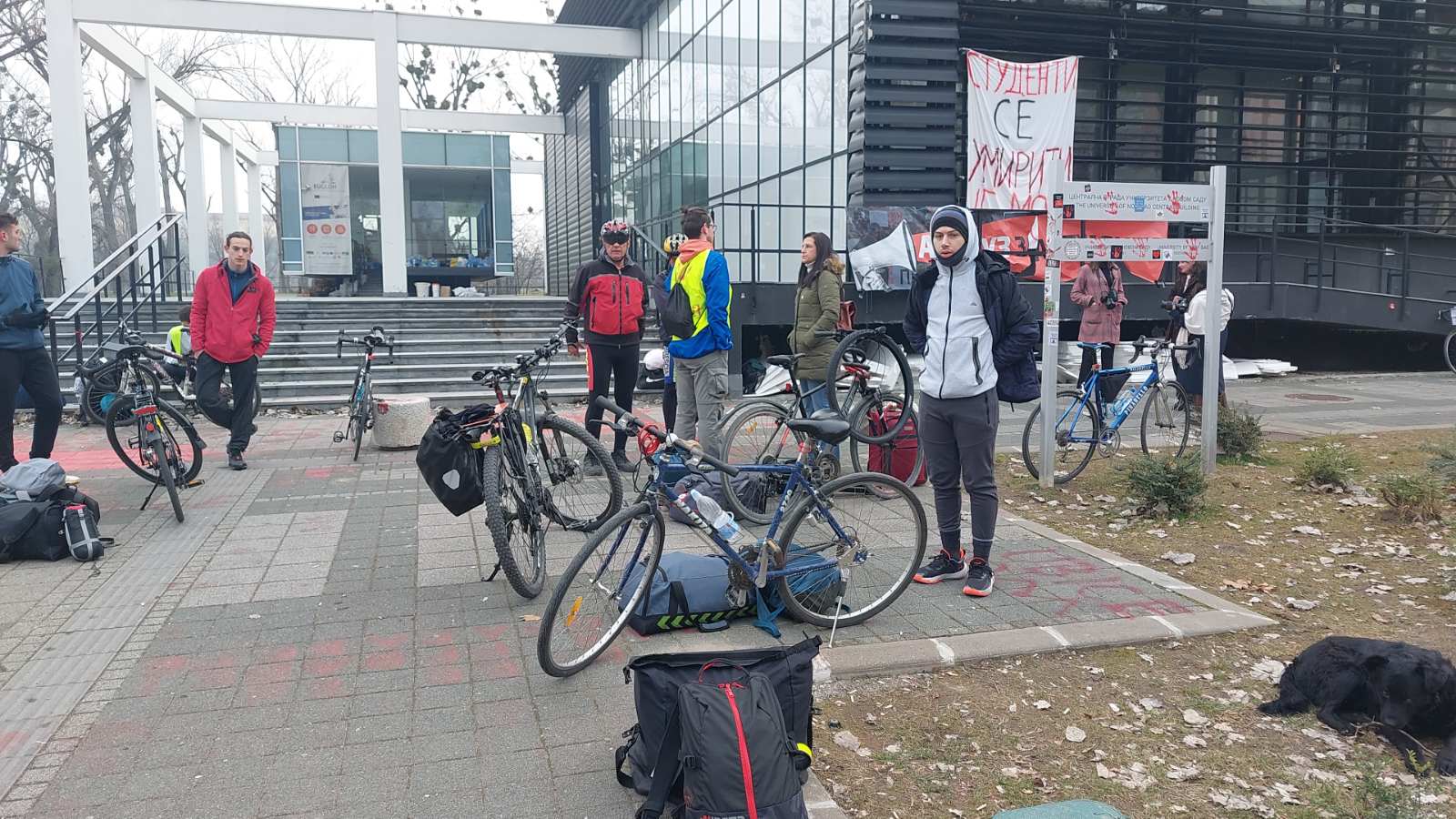 Studenti iz Novog Sada biciklima krenuli na protest u Niš (FOTO) 3