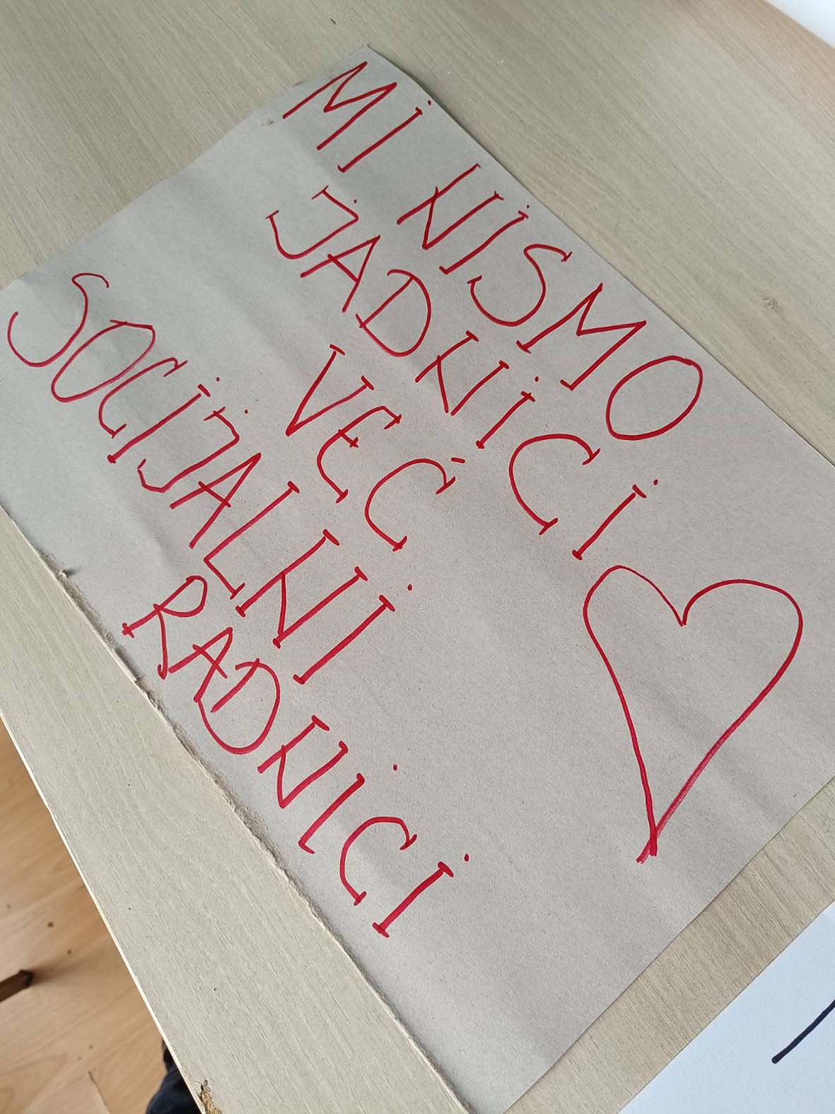 "Istorijska plata nikad minimalnija": Sindikat zaposlenih u socijalnoj zaštiti održao jednočasovni štrajk upozorenja (FOTO) 6