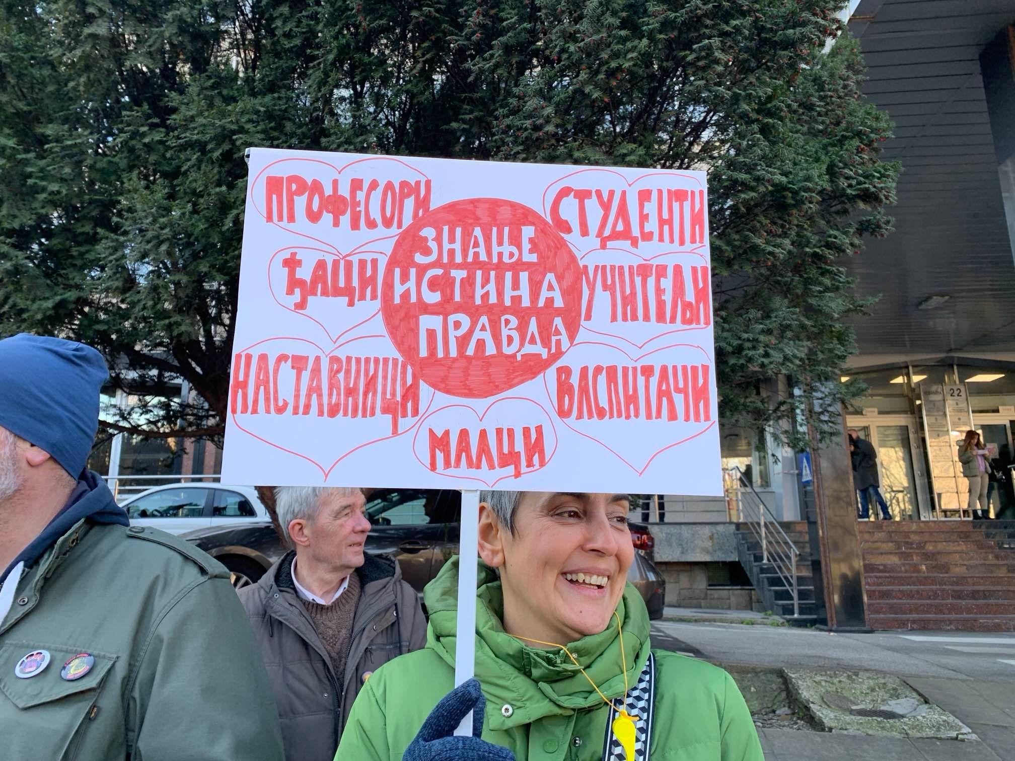 Studenti pešače od Beograda i Niša za Kragujevac, i glumci na ulicama 7 protest ispred Ministarstva prosvete