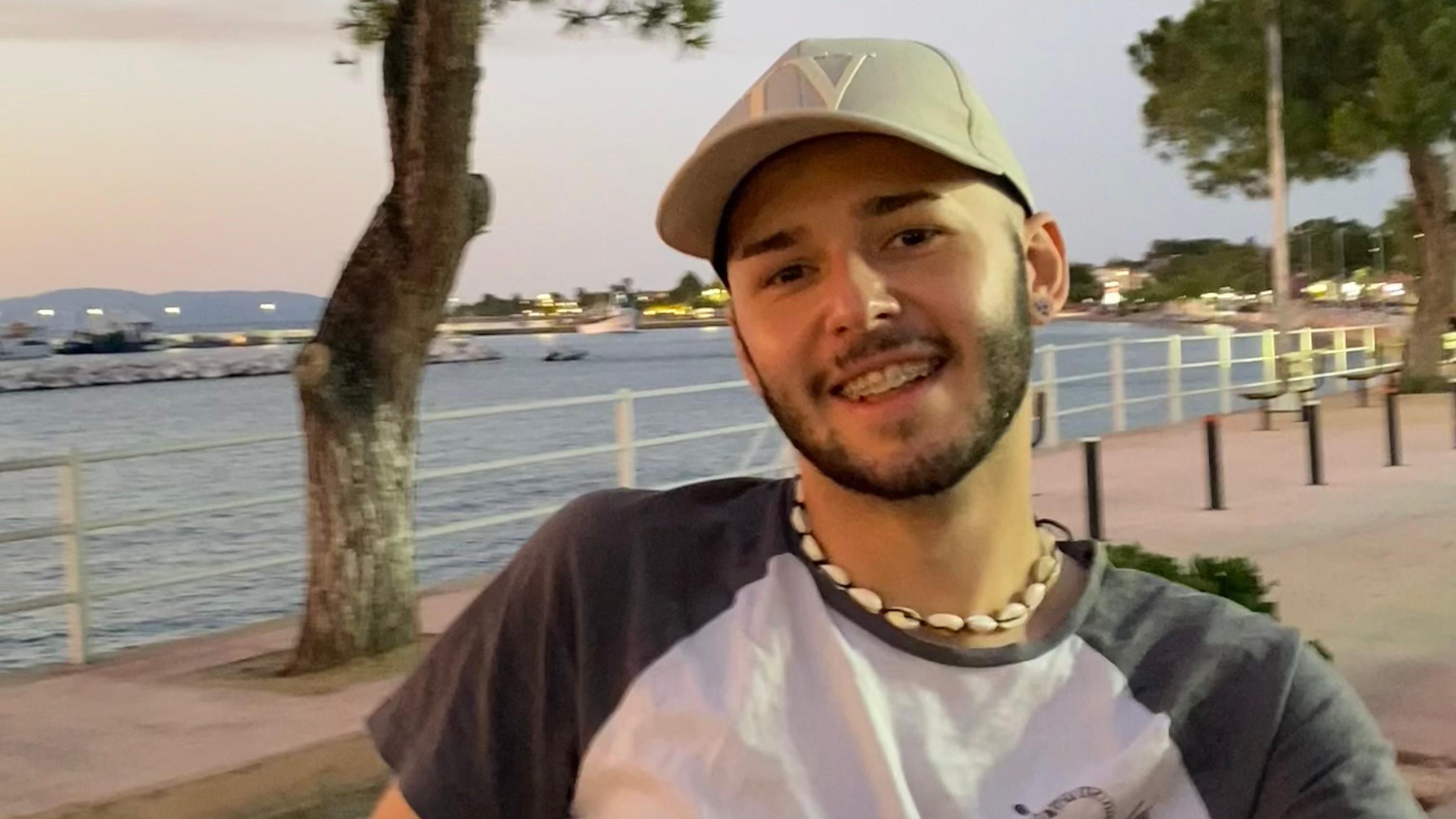 Dreg kraljice u Srbiji: Provokativna i šljokičava borba protiv sistema 2 Bogdan ima 24 godine