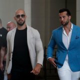 Braća Tejt, optuženi za silovanja i trgovinu ljudima, napustili Rumuniju i došli u Ameriku 6