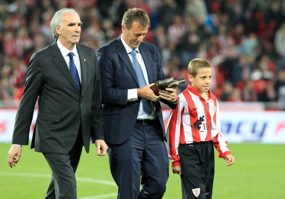 Legendarni engleski fudbaler o Sineru i dopingu: "Da li mislite da bi Đoković imao isti tretman?" 2 Legendarni engleski fudbaler o Sineru i dopingu: "Da li mislite da bi Đoković imao isti tretman?" 1