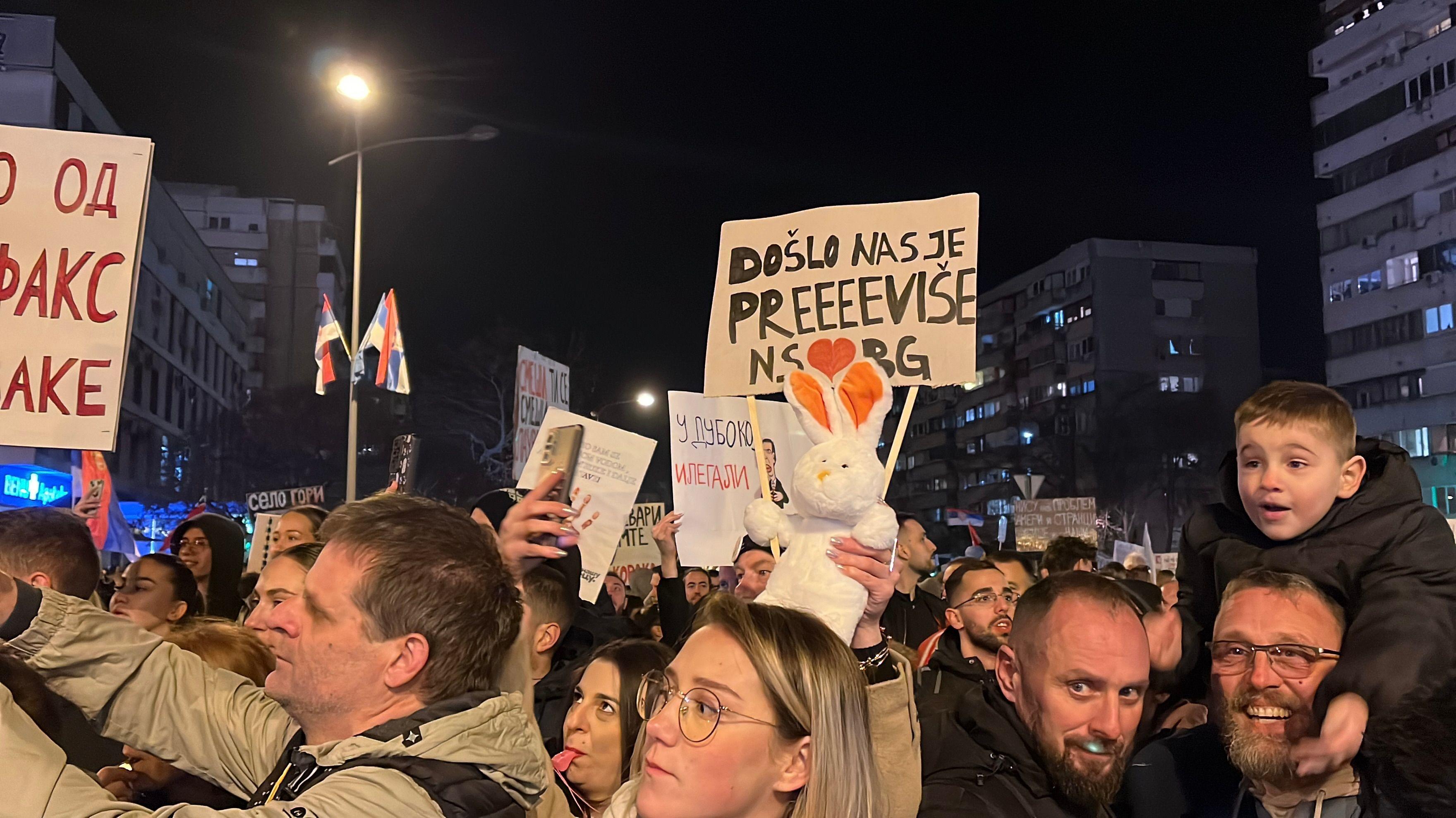 Most u Novom Sadu i dalje pod blokadom, studenti čiste grad 16 Studenti, studentski protesti