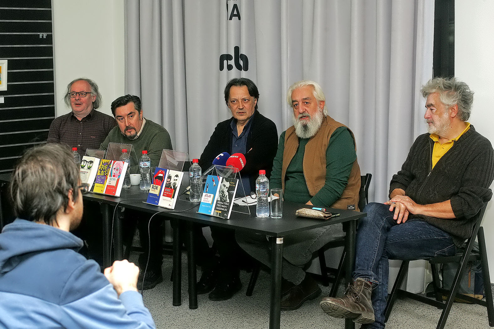 Objavljen Rok Panteon Đure Mornara: Knjiga o tome kako pobuna postaje globalno isplativa stvar 3 Objavljen Rok Panteon Đure Mornara: Knjiga o tome kako pobuna postaje globalno isplativa stvar 2