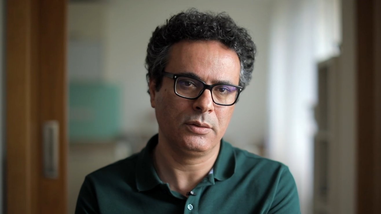 „Još imam 25 šrapnela u sebi": Bivši iranska deca vojnici otkrivaju doživotne traume 2 Reza gleda u kameru