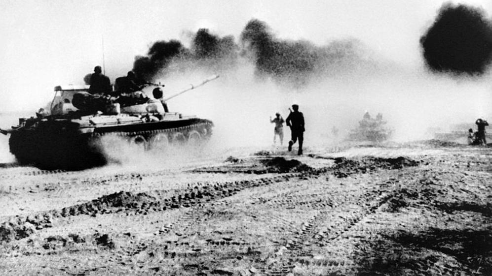 „Još imam 25 šrapnela u sebi": Bivši iranska deca vojnici otkrivaju doživotne traume 6 Crno-bela fotografija tenka