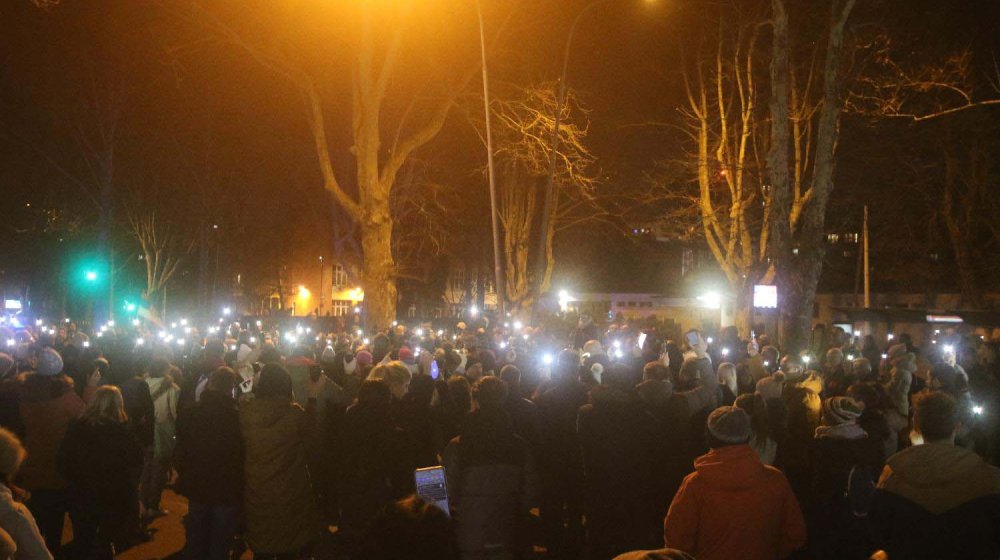 Stanovnici Ustaničke ulice, Lekinog brda, Denkove bašte, Učiteljskog naselja, Šumica i Konjarnika večeras podržali studente 1