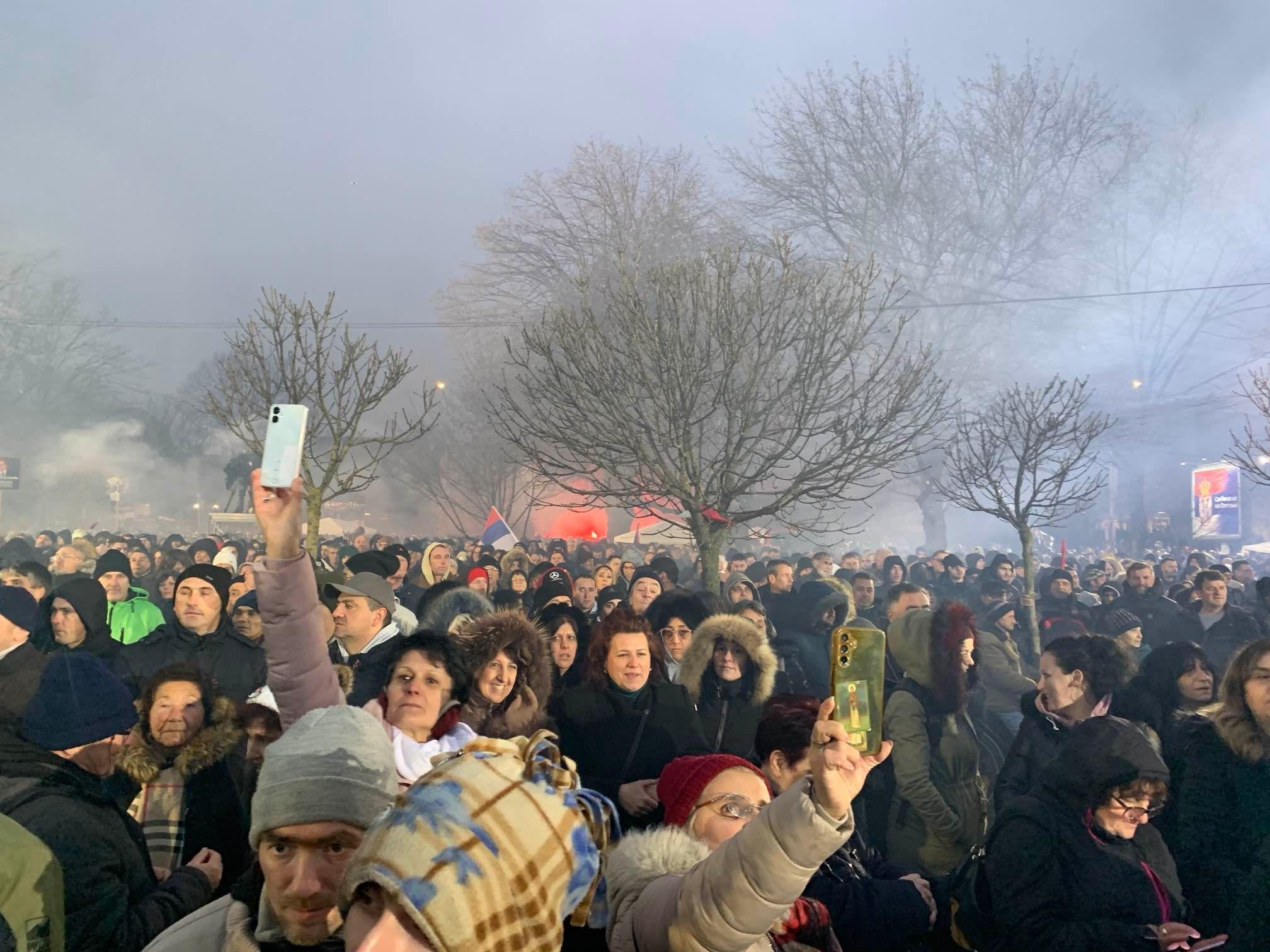 Sremska Mitrovica: 'Propala obojena revolucija', poručio Vučić na mitingu 1 Skup pristalica Vučića i SNS u Sremskoj Mitrovici