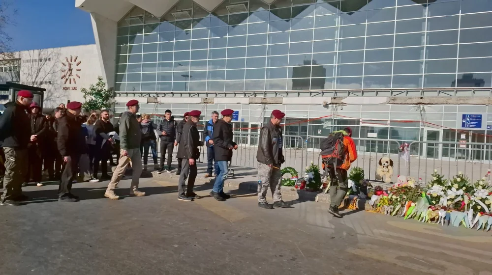 63.padobrasnka veterani odavanje počasti žrtvama nesreće na železničkoj stanici