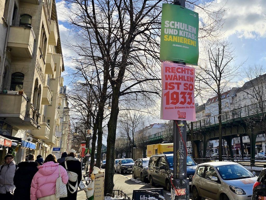 Kako su migranti postali glavna tema izbora u Nemačkoj i šta to znači za Balkance 5 plakati