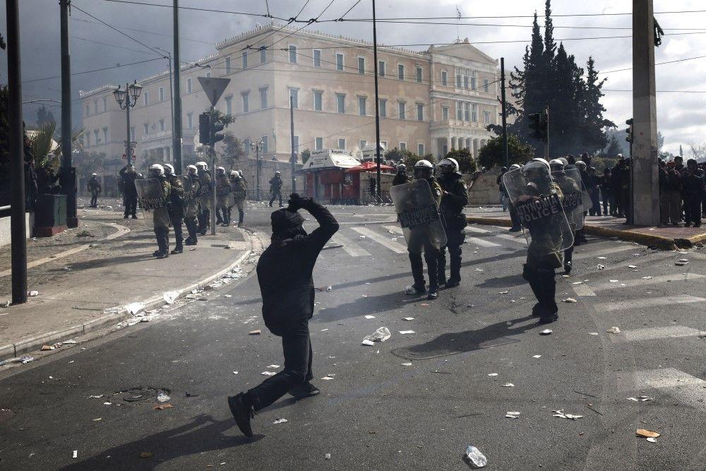 Masovni protesti i neredi u Grčkoj zbog teške železničke nesreće 3 grčka, atina, neredi u atini, protest u Grčkoj