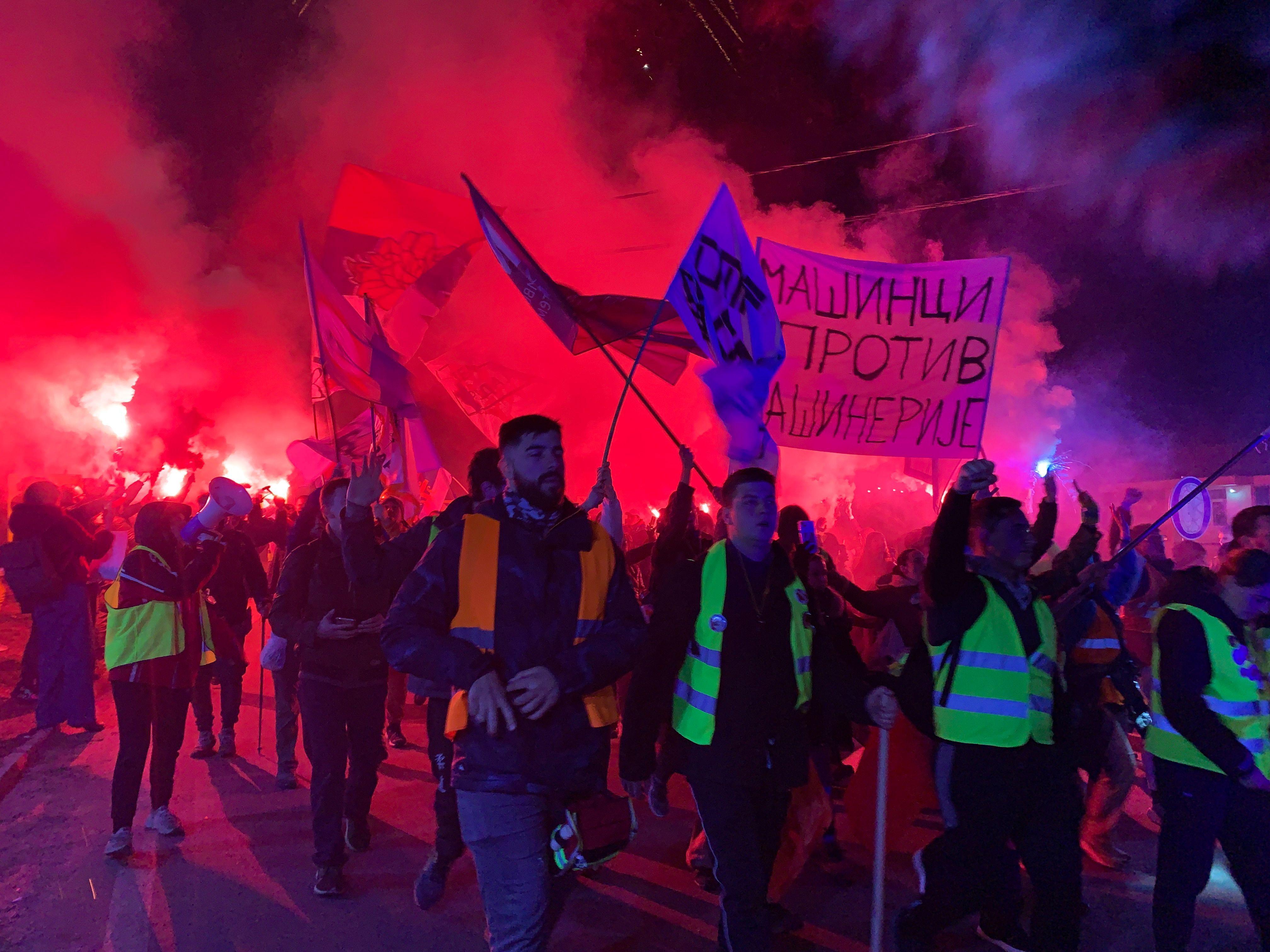 Svi putevi vode u Niš: Bliski susret studenata i pristalica SNS 3 Doček studenata u Svrljigu