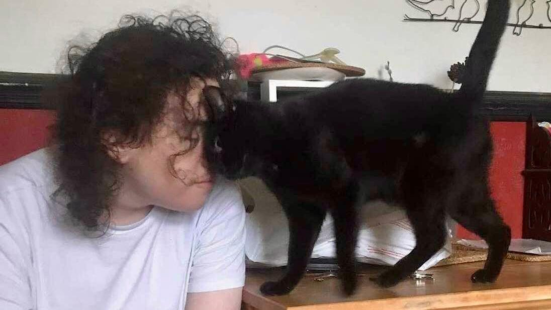 Onlajn grupa koja je oterala momka u smrt - popio je otrov 4 Vlad sa mačkom Korn