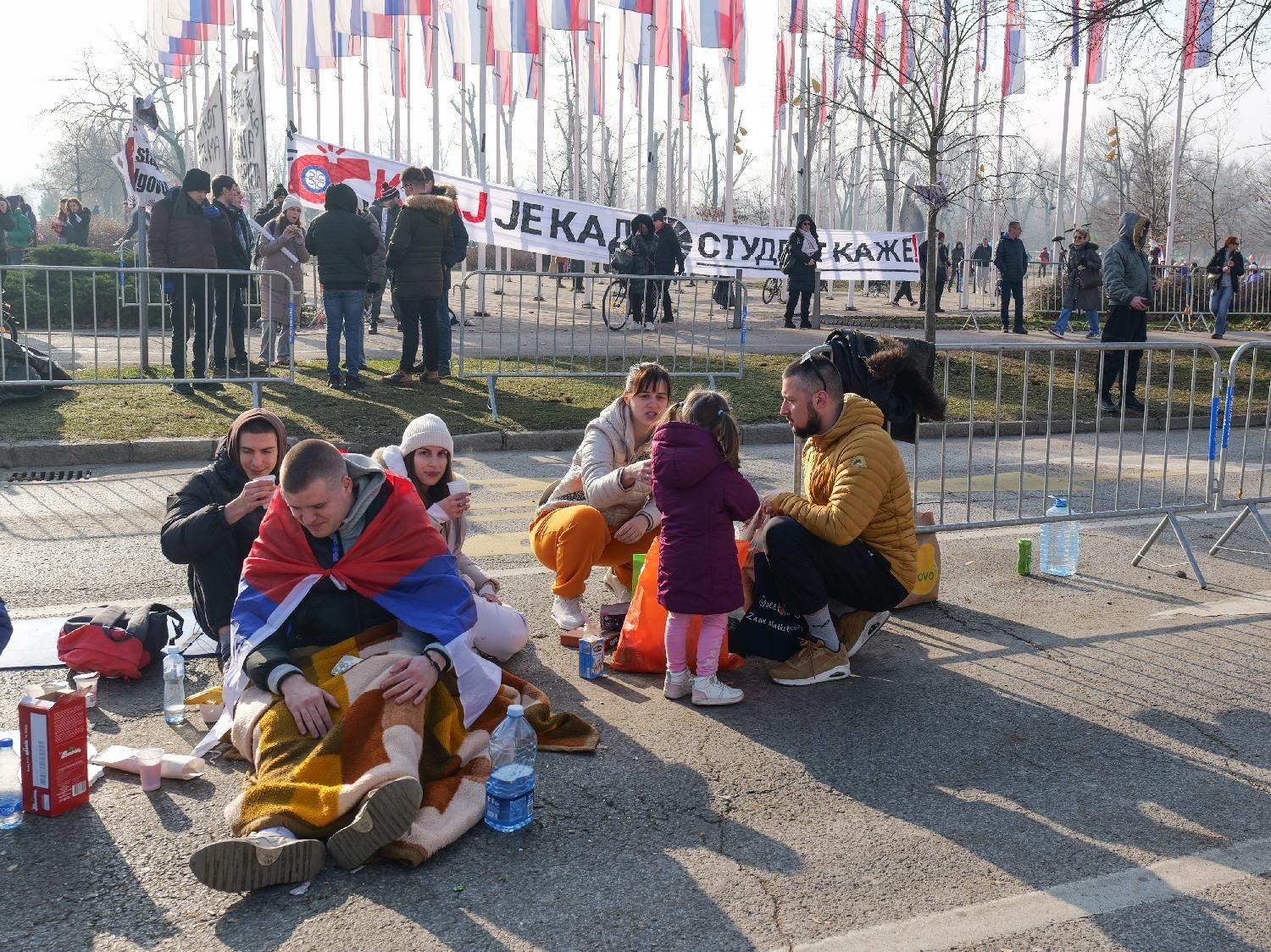 Most u Novom Sadu i dalje pod blokadom, studenti čiste grad 5 studenti, studentski protest