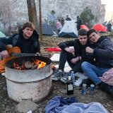 Promrzle demonstrante u Novom Sadu dočekali čaj i palačinke, podrška pop ikone Madone 10