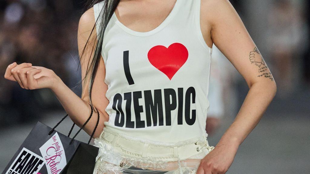 Modne kuće ne odustaju od mršavih manekenki 1 manekenka