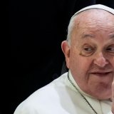 Papa Franja ima obostranu upalu pluća, saopštio Vatikan 8