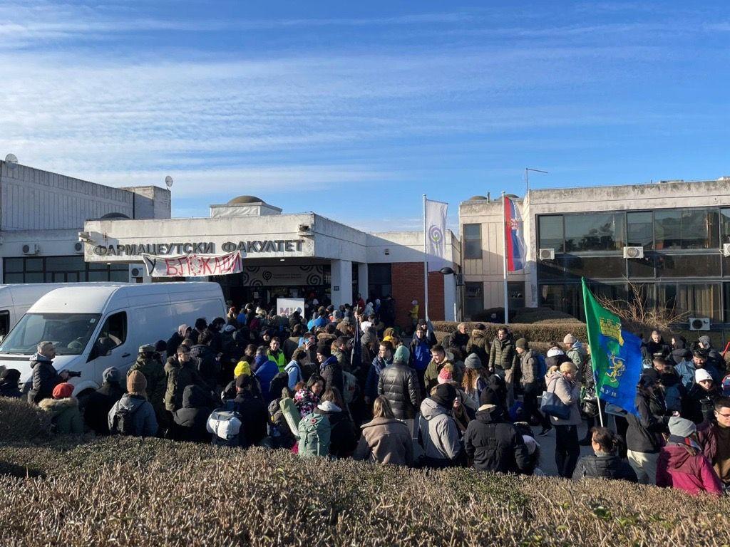 Studenti pešače od Beograda i Niša za Kragujevac, i glumci na ulicama 5 studenti, studentski protest, pešačenje do Kragujevca