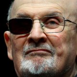 „Mislio sam da ću umreti u lokvi krvi": Počelo suđenje za napad na Salmana Ruždija 4