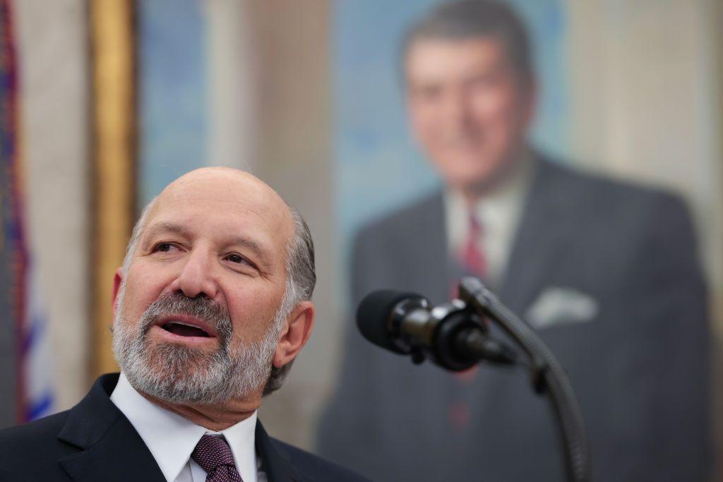 Američki sekretar za trgovinu Hauard Latnik izjavio je da će Trampova „zlatna viza” zameniti 35 godina star EB-5 program investicionih  viza 