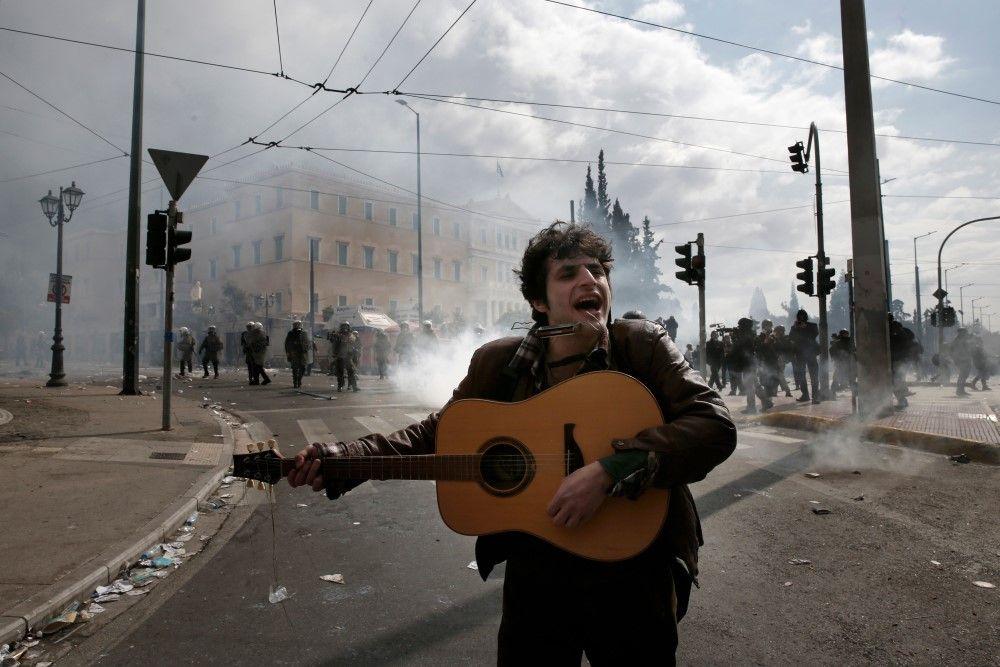 Masovni protesti i neredi u Grčkoj zbog teške železničke nesreće 5 neredi u grčkoj, protesti u grčkoj