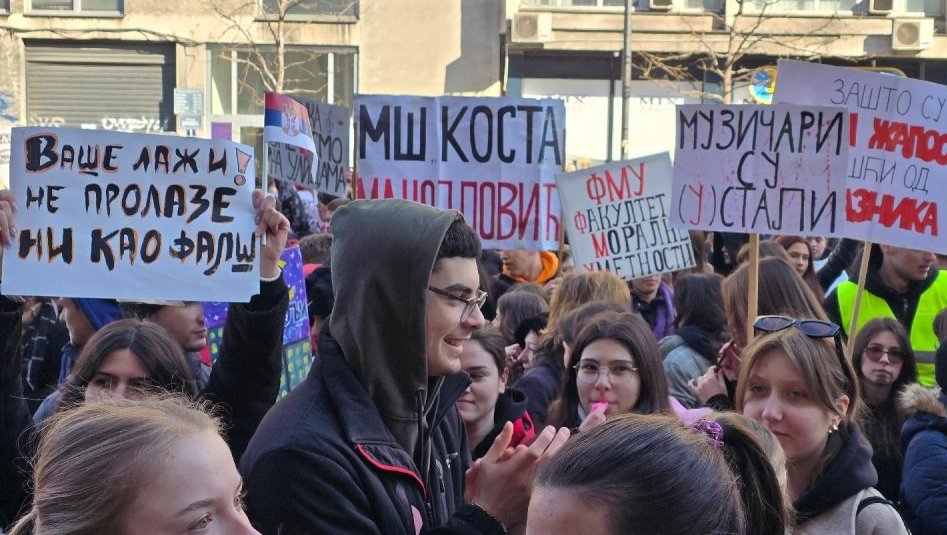 Studenti i građani širom Srbije i danas odali poštu žrtvama nesreće u Novom Sadu 2