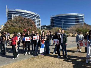 Nikad više AV samo WOOF: Podrška studentima iz Feniksa u Arizoni 2