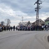 Meštani Lukićeva na 15 minuta odali poštu nastradalima u padu nadstrešnice 7