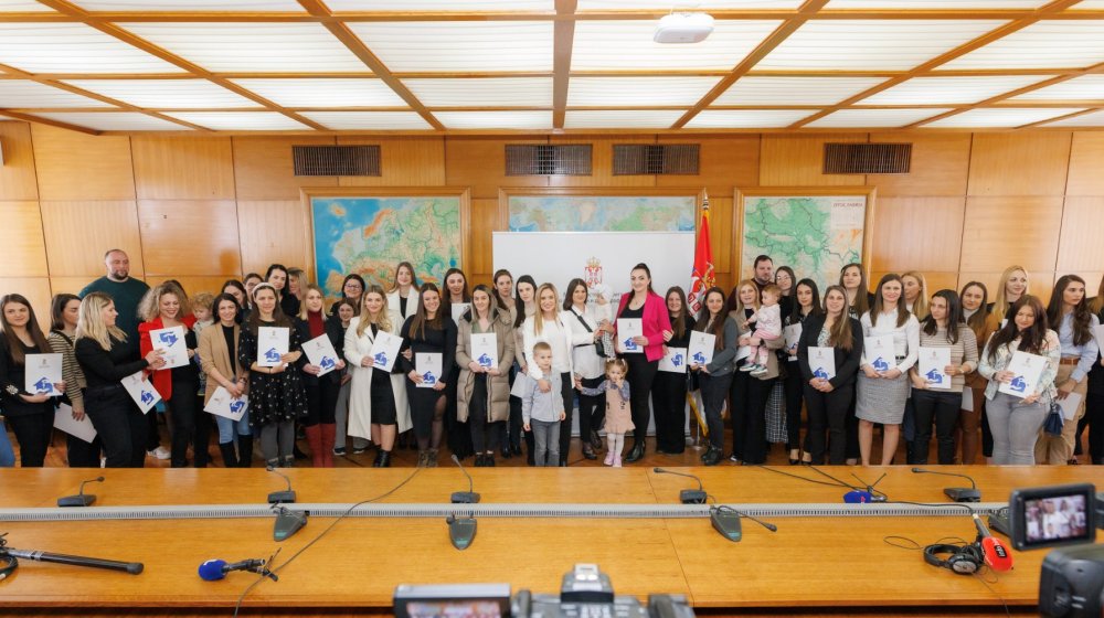 Uručeno 80 rešenja o dodeli subvencija majkama za kupovinu prve nekretnine 1