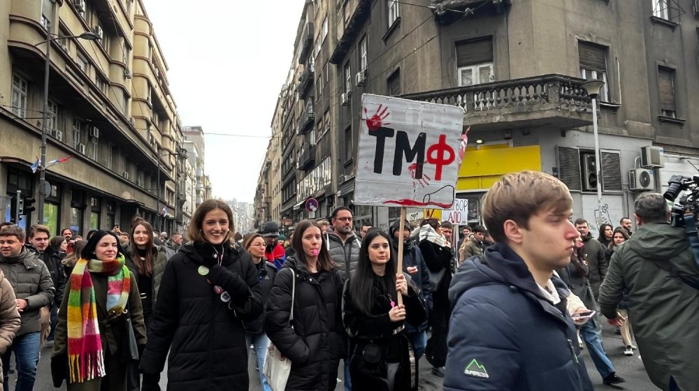 Protest ispred Radio Beograda u organizaciji neformalne grupe zaposlenih: Pridružili im se studenti i glumci 1