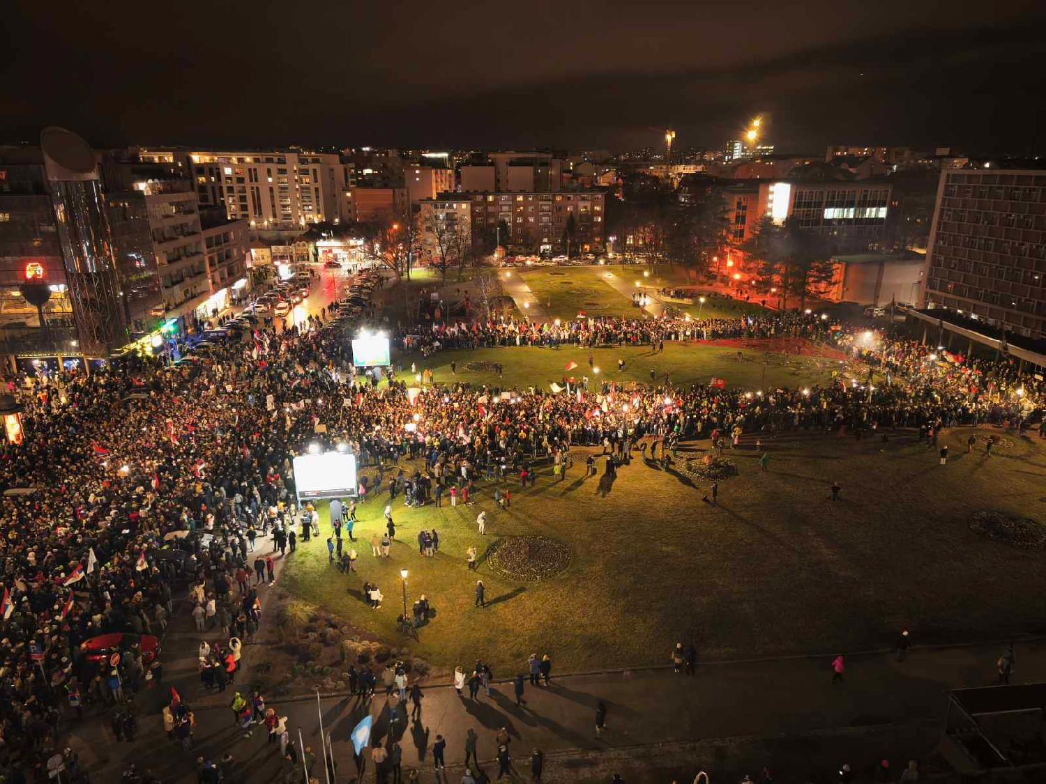 Istrčali ste istoriju, sada je vreme da je pišete: Kragujevčani dočekali studente (VIDEO, FOTO) 2
