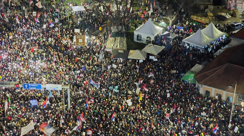 Rojters: Hiljade ljudi okupilo se u Srbiji dok raste gnev zbog korupcije 1