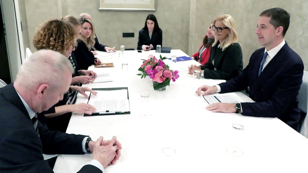 Đurić u Minhenu razgovarao sa zamenicom generalnog sekretara NATO 1