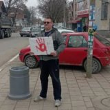 Ko je Vojkan Denić koji sam protestuje u Doljevcu u znak podrške studentima: "Vreme je za dža ili bu" 3