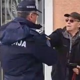 UNS: Neprihvatljiv napad na novinare na protestu u Inđiji, za pohvalu brza reakcija policije 6