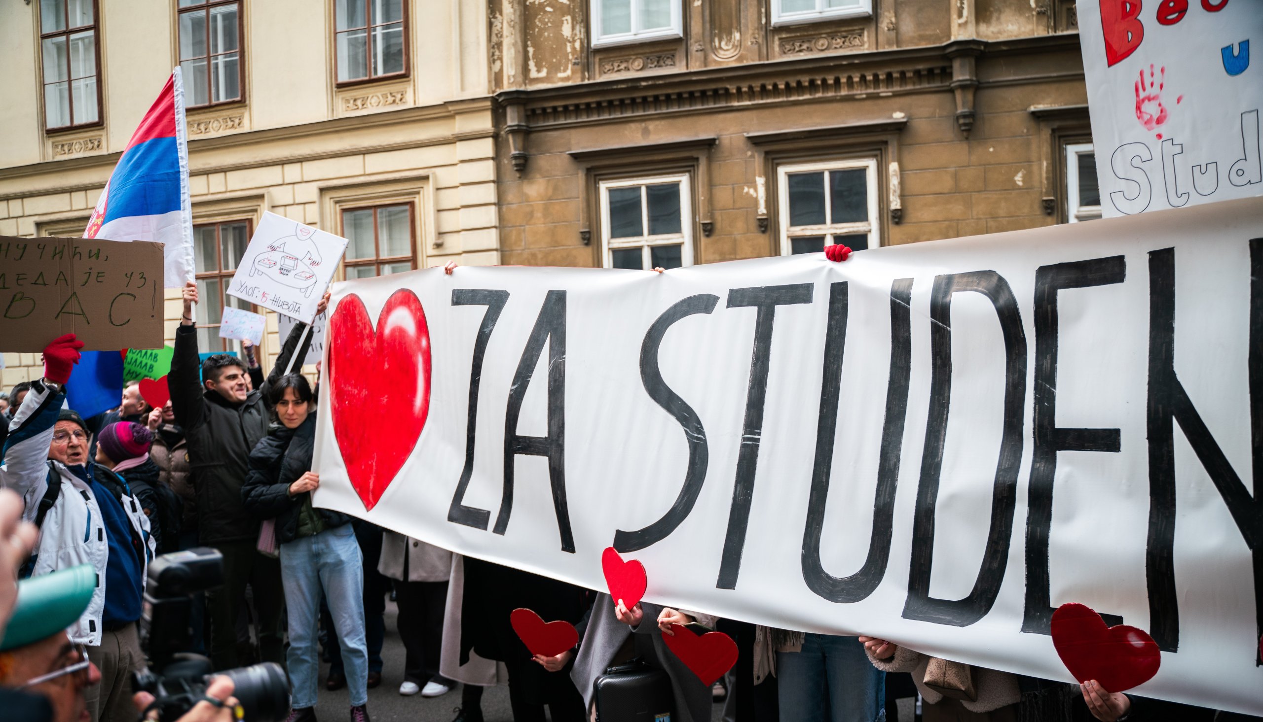 "Nepravda se ne može sakriti iza administracije": Organizatori skupova podrške u Beču za Danas o studentskim protestima 4 "Nepravda se ne može sakriti iza administracije": Organizatori skupova podrške u Beču za Danas o studentskim protestima 4