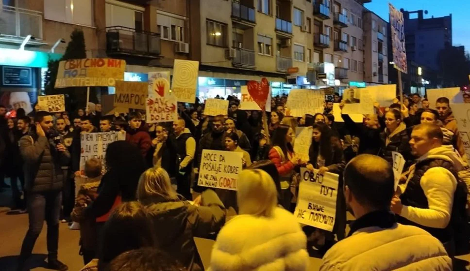 „Mladost mudrost” i „AV padaš dole”: Održani protesti podrške studentima u Velikoj Plani, Batočini, Kniću, Despotovcu, Ćupriji... (FOTO) 1