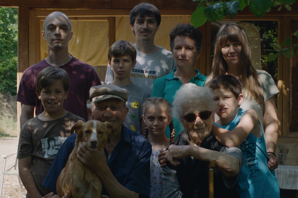 Objavljen trejler za film „Vetre, pričaj sa mnom“ Stefana Đorđevića pred svetsku premijeru u Roterdamu 2 Objavljen trejler za film „Vetre, pričaj sa mnom“ Stefana Đorđevića pred svetsku premijeru u Roterdamu 1