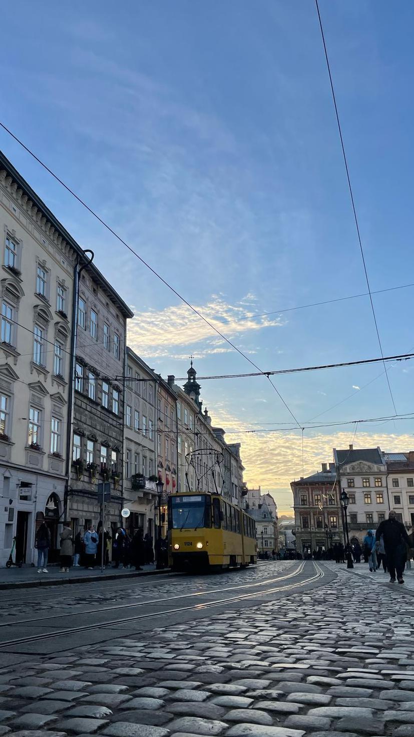 Od sirena, bombi, do odlazaka u pozorište: BBC novinarka o tri godine rata u Ukrajini 5 lavov