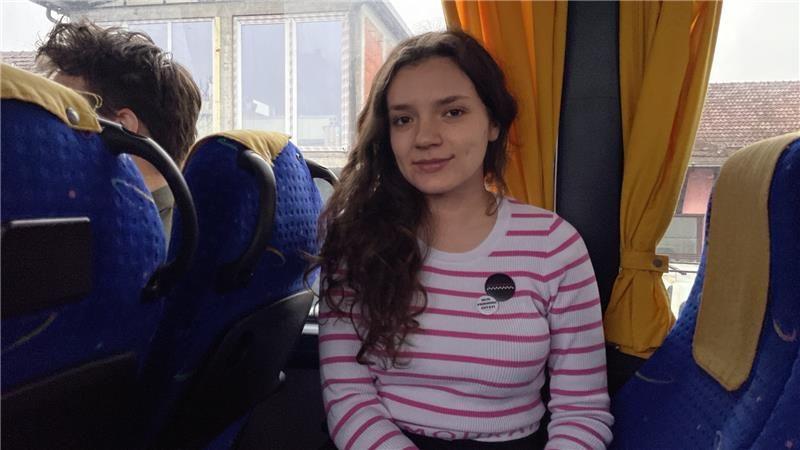 Svi putevi vode u Niš: Bliski susret studenata i pristalica SNS 2 studentkinja, studentski protest