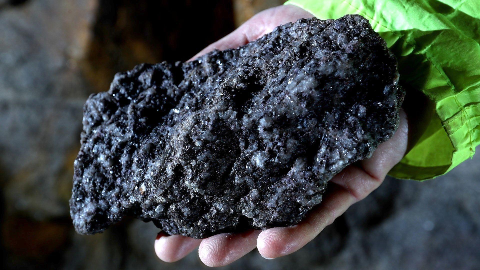 Ukrajina i Amerika postigle dogovor o retkim mineralima, kažu iz Kijeva 4 Litijum je kritičan mineral koji se može izdvojiti iz cinvaldita